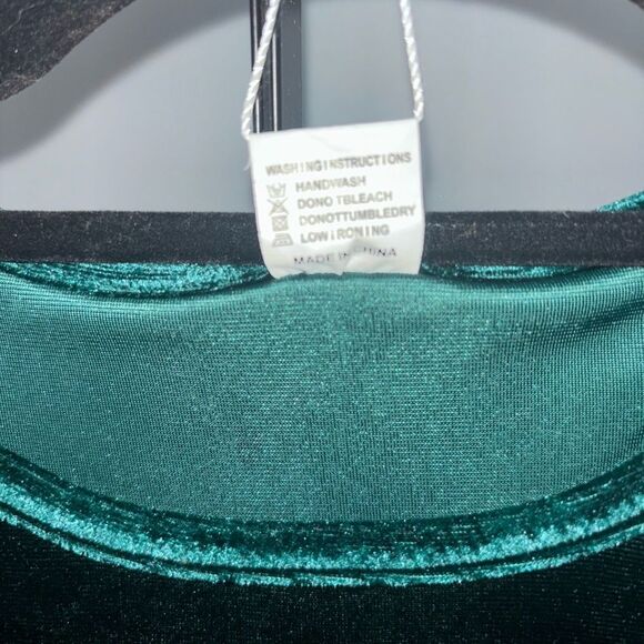 Child’s green velvety dress with tulle skirt and ruffles NWT - Picture 6 of 6